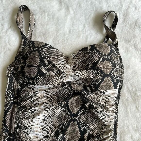 Bond-Eye Australia Nip Tuck One-Piece Swimsuit Women's Size 8 D/DD - Picture 2 of 10